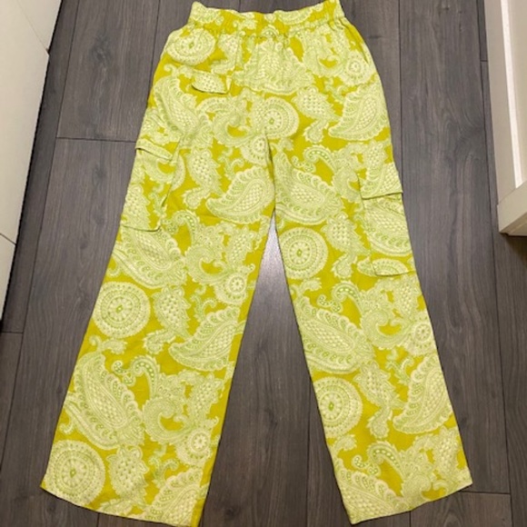 Urban Outfitter Sophie Printed Paisley Yellow Pull On Cargo Pants Size L - Picture 3 of 10